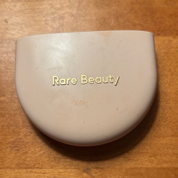 Rare Beauty Soft Beige Compact - Picture 1 of 3